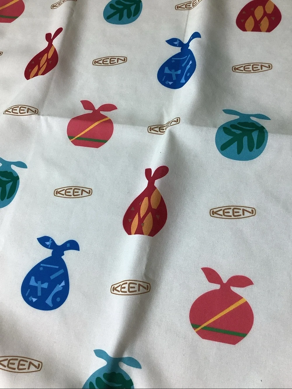Keen pale yellow scarf/bandana